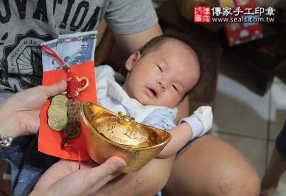 李寶寶(台北文山區到府嬰兒寶寶滿月剃頭理髮、免費到府嬰兒剃胎毛儀式吉祥話)。到府剃頭剃胎毛主持、專業拍照、DVD光碟、證書。★購買「臍帶章、肚臍章、胎毛筆刷印章」贈送：剃頭、收涎、抓周，三選一。2015.10.24 照片18